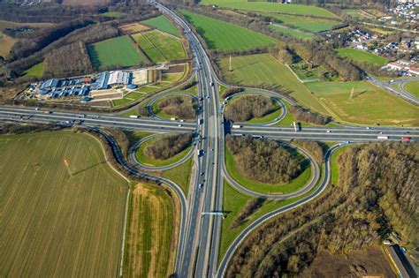 Unna von oben Kleeblattförmige Verkehrsführung am Autobahnkreuz der