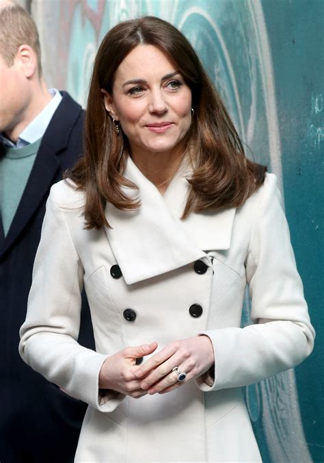 Kate Middleton Usa Trench Coats E Prova Mais Uma Vez Que A Pe A Sua