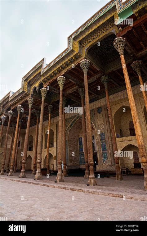 The Colonnaded Entrance To Bolo Hauz Madrasa The Temple Where The