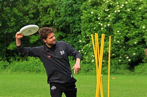 Beim Ultimate-Frisbee in Basel hängt die Taktik vom Wind ab - Basel ... 