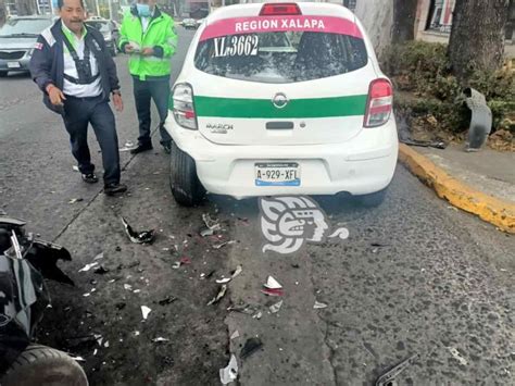 Colisionan 5 automóviles en avenida de Xalapa