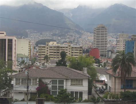 Ecuador-Quito-Skyline – Frankie's Footprints