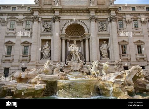 Der Trevi Brunnen Ist Der Gr Te Barockbrunnen In Rom Italien Und