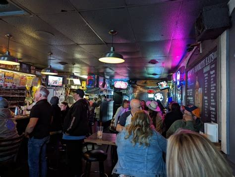 Bumpys Tavern Updated April 2026 68 Photos And 177 Reviews 116 E