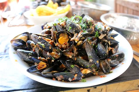 Les Moules Au Vin Blanc Un Plat D Guster En T Absolument