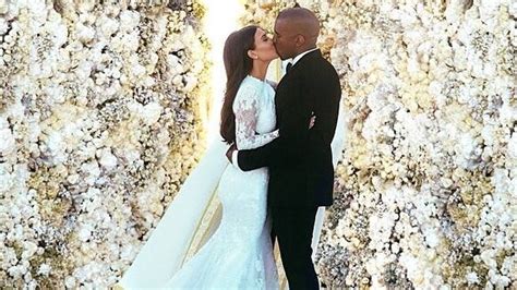 Photo Kim Kardashian et Kanye West devant leur carrosse au château de