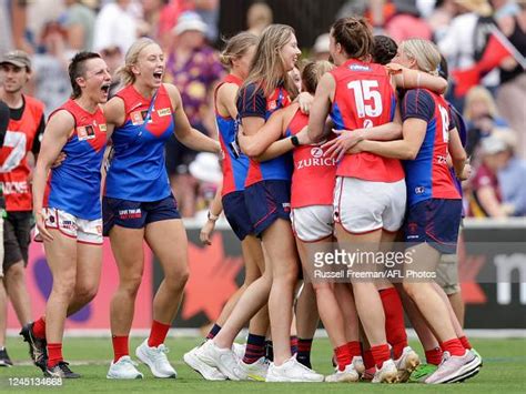 Melbourne Players Celebrate During The 2022 Aflw Season 7 Grand Final