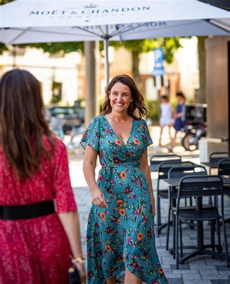 La Robe Bleue Canard Port E Par Alexandra Hubin Sur Le Compte Instagram