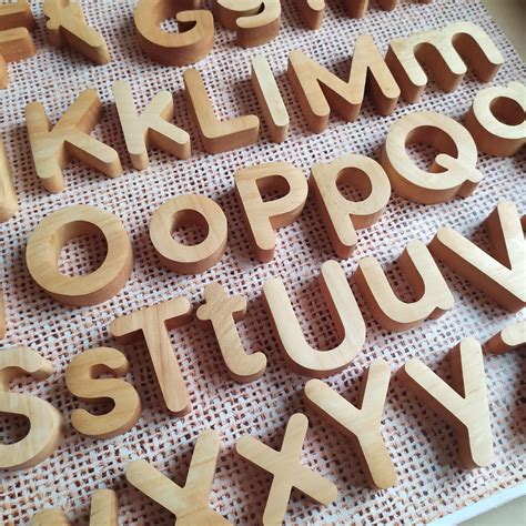 52 Lettres en bois Lettres de lalphabet magnétique en bois Etsy