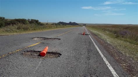 Vialidad provincial licitó obras de bacheo por más de 5 400 millones de