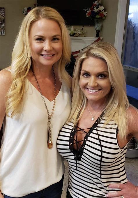 Two Blonde Milfs Scrolller