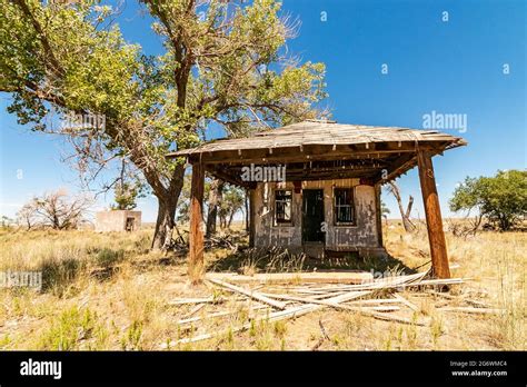 Old Derelict Gas Station In The Ghost Town Of Glenrio Texas On Route