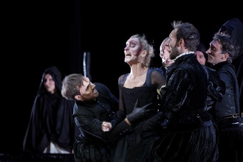 Lucrèce Borgia Ode au sublime et au grotesque JEU Revue de théâtre