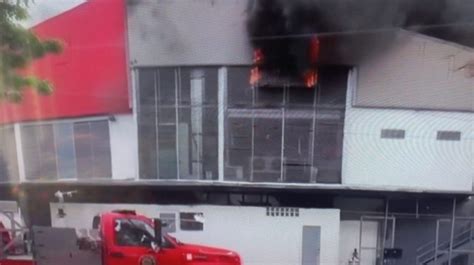 FOTOS Y VIDEO Reportan Fuerte Incendio En Reconocido Supermercado De