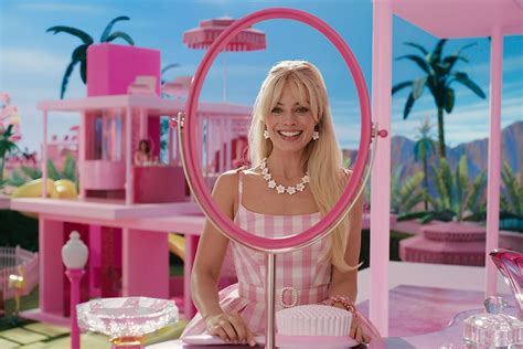 Barbie Surpasses 1 Billion In Global Box Office The Gaze