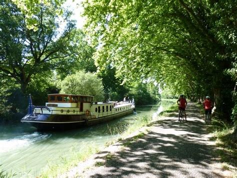 Exposition Balade Fluviale Sur Le Canal De Garonne Avec Une Péniche