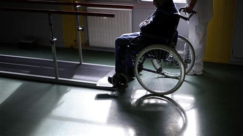 O Que É Paraplégico - Paciente paraplégico volta a andar graças a terapia inovadora – Observador