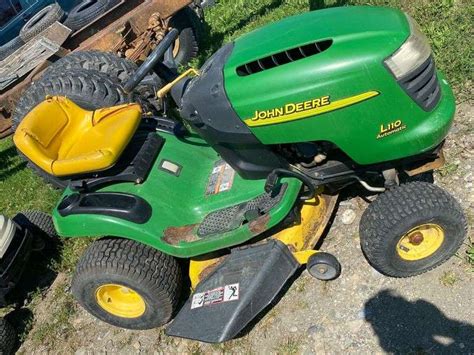 John Deere L110 lawn mower - Gregg Auctions