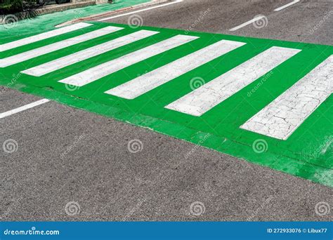 Passage Piéton En Vert Blanc Photo stock Image du sens patrimoine