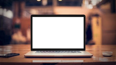 При включении или работе на MacBook появляется белый экран
