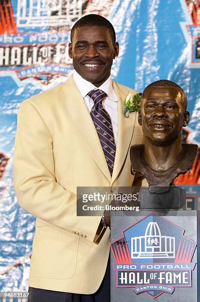 Michael Irvin Hall Of Fame Photos and Premium High Res Pictures - Getty ...