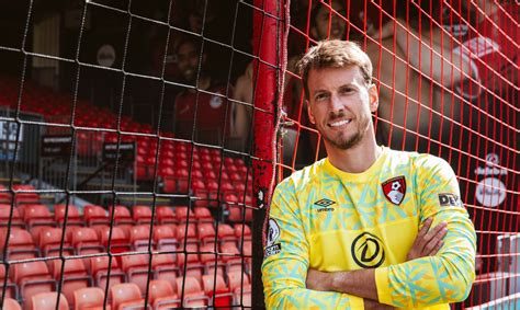 Bournemouth contrata goleiro brasileiro Neto sem taxa de transferência