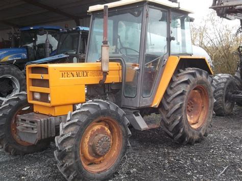 Renault 551 4S Traktor, 24390 Cherveix Cubas - technikboerse.com