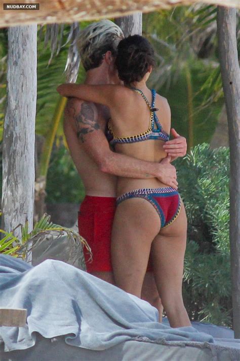 Nina Dobrev Nude Butt On The Beach With Friends In Tulum 2020 Nudbay