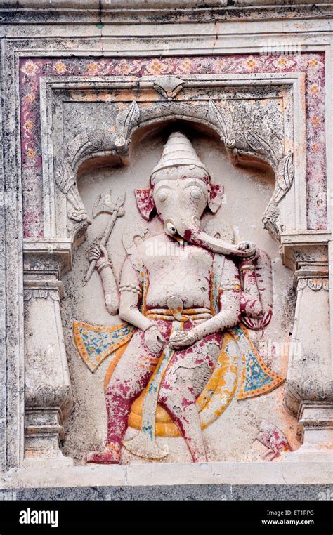 Ganesh Socorro De La Escultura En El Templo De Bhuleshwar Yawat Pune