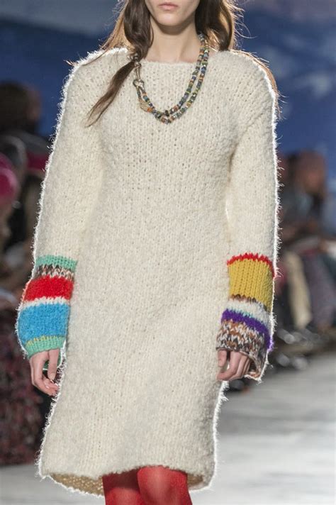 Missoni Fall 2017 | Knit fashion, Stylish knitwear, Knitwear fashion