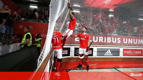 Benfica Bate Fc Porto Na Negra E Vai Defrontar Sporting Na Final Do