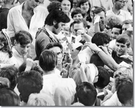 Elvis Presley Signing Autographs | Graceland 1969