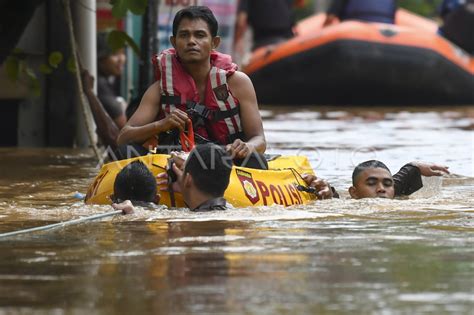 Banjir Di Cipinang Melayu Antara Foto