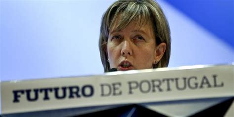 Maria Luís Albuquerque contratada por empresa que teve negócios o