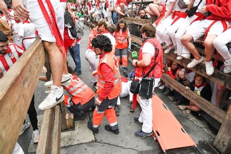 Cruz Roja Atiende A Personas Tras El Tercer Encierro De Sanfermines