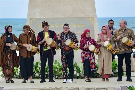 Menparekraf Dan Pj Gubernur Optimistis East Java Fashion Harmony Bakal