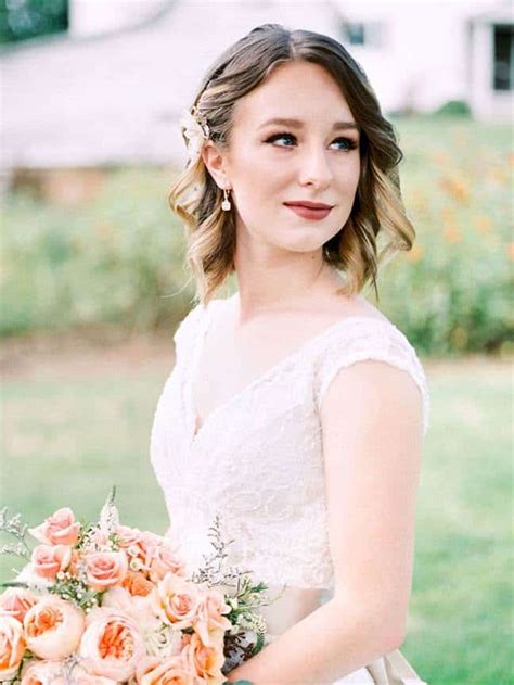 7 Best Bridesmaid Hairstyles For Short Hair In 2022