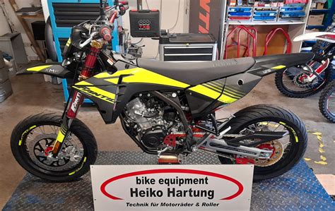 Fantic XMF 125 SupermotoCompetition, 2024, in schwarz: