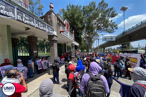 Enfrentamiento Entre Militares Y Manifestantes De Ayotzinapa En Campo