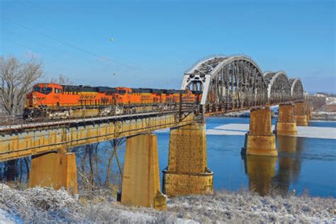 McMillan Publications, Inc. — 2025 BNSF COLOR CALENDAR