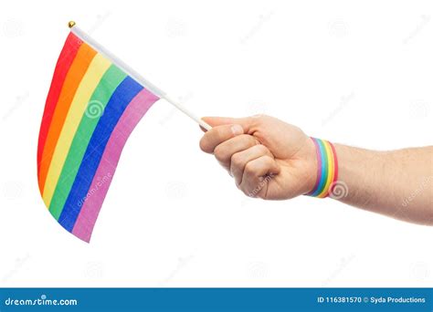 Hand Mit Regenbogenflagge Und Manschette Des Homosexuellen Stolzes