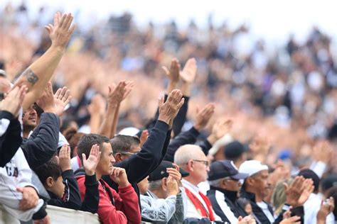 Uma pessoa morreu em confrontos entre adeptos do Atlético Mineiro e do