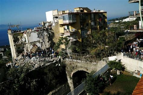 Tragedia A Torre Annunziata Autopsia Sugli 8 Corpi Ecco Quando I