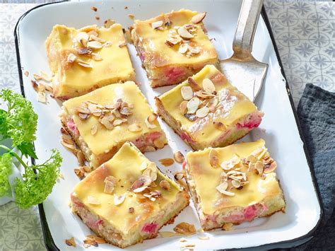 Rhabarber Mandelkuchen Fr Hlingshaftes Rezept Mit Eierlik R