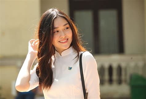 Hot girl trường Phan Đình Phùng trong ngày chia tay tuổi học trò Báo Dân trí