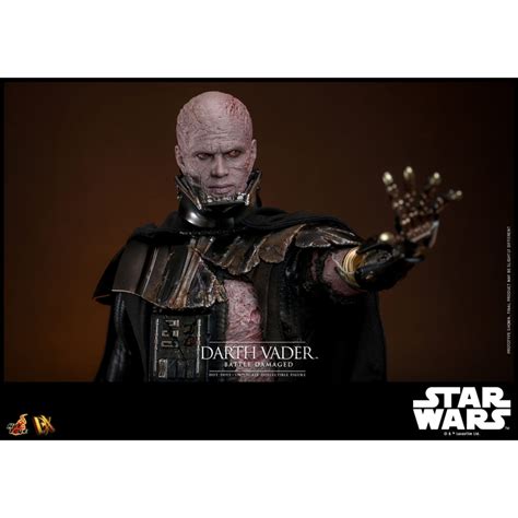 Darth Vader Battle Damaged Hot Toys Collector DX Star Wars Figure