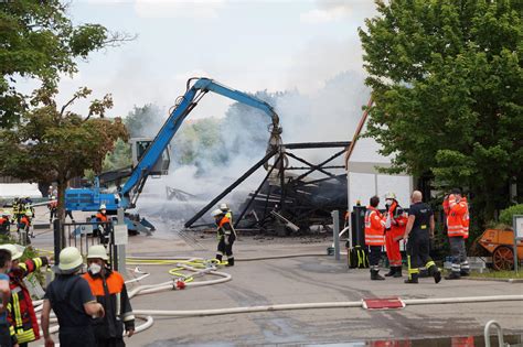 Feuer Im Landkreis Ansbach Gro Brand Im Bauhof Mehrere Verletzte