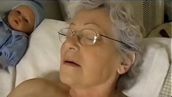 El Lindo Juguete De La Abuela XVIDEOS