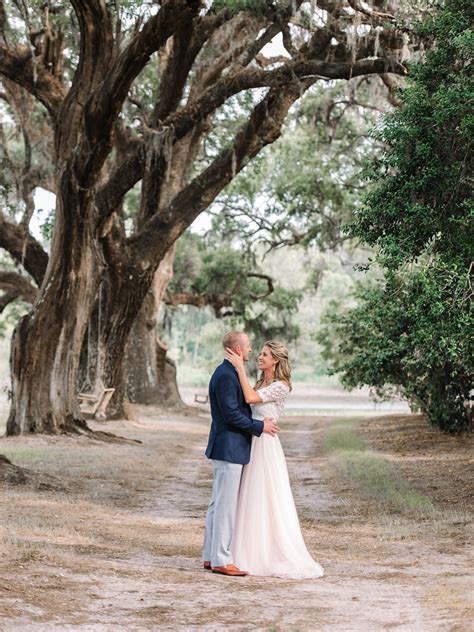 A Beautiful Mansfield Plantation Engagement - Kristen and Robert