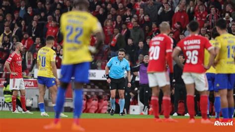 Ficou por marcar penálti sobre Marcos Leonardo Os casos do Benfica